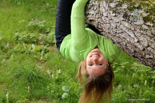 Anya-hanging-upside-down-on-a-tree